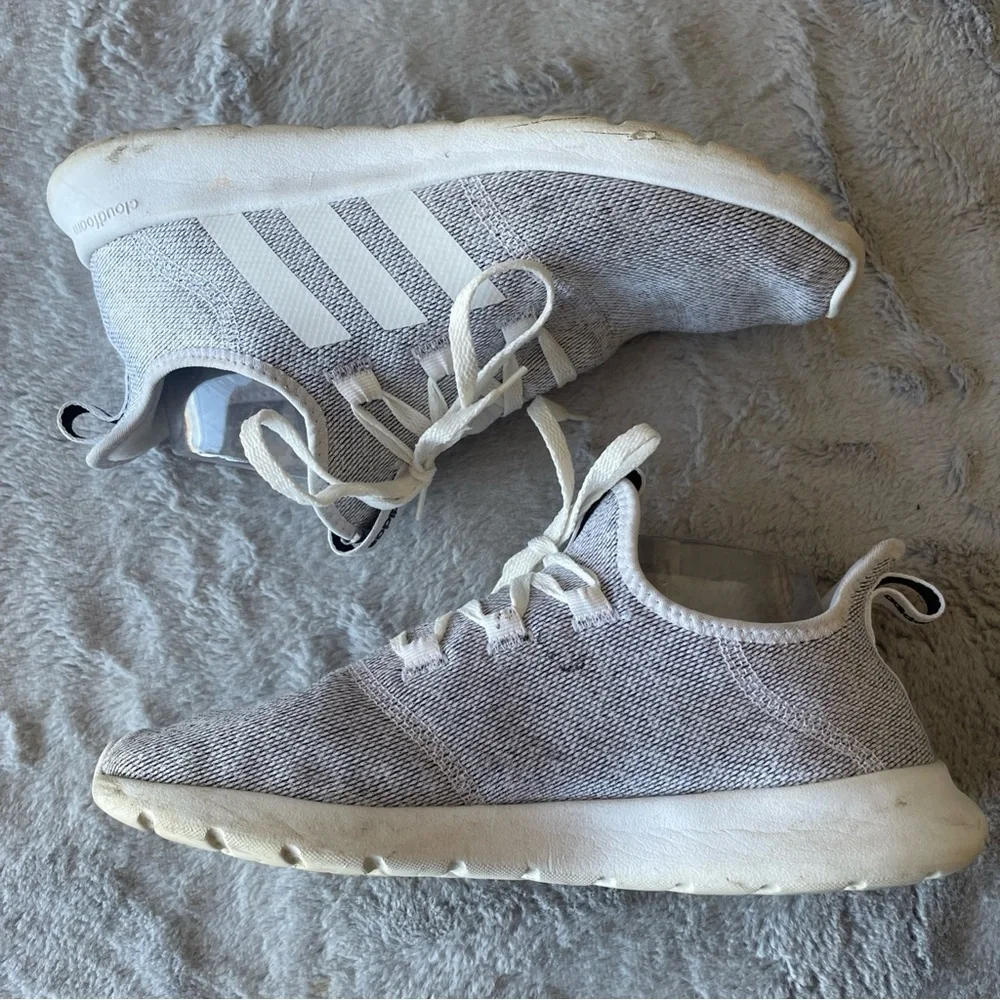 Adidas cloud foam women’s size 9 grey/ white